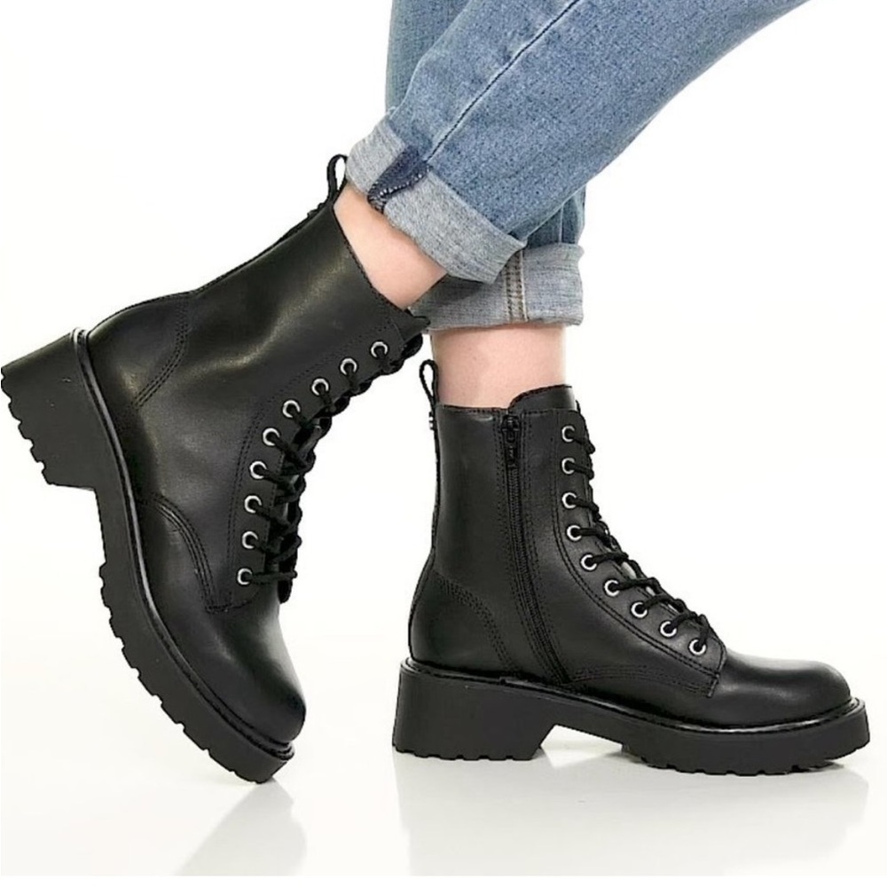 NWOT Steve Madden tornado black boots